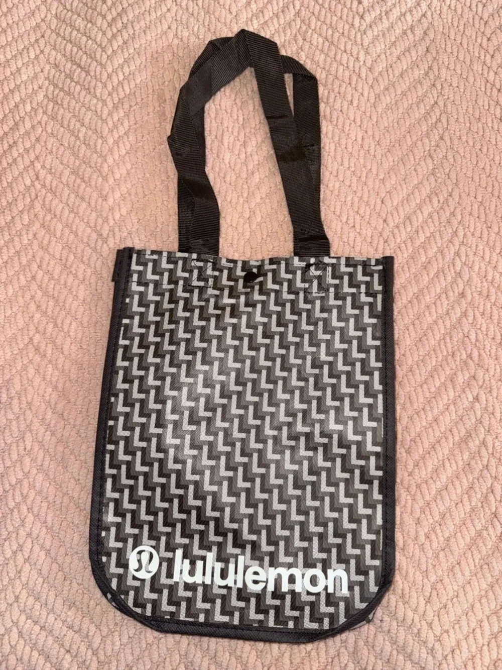 Lululemon store merchandise reusable bag small